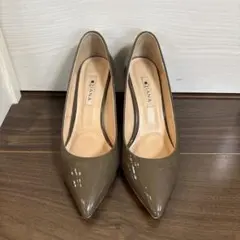 DIANA パンプス エナメル グレージュ