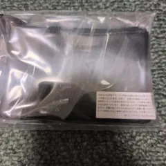 黒の合成皮革ポーチ