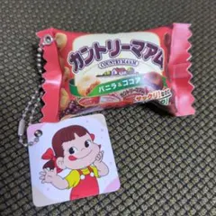 不二家 カントリーマアム キーホルダー 75周年 ペコちゃんのサムネイル