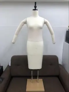 ② エコボディ　アーム付き布製トルソー 木製スタンド付き