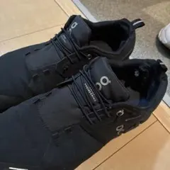 on ブラック スニーカー