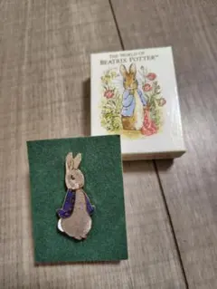 ピーターラビット ピンバッジ オリジナルボックス付き