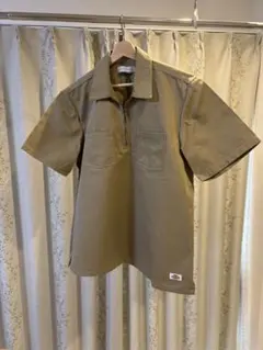 UNIVERSAL PRODUCTS×Dickies 半袖ワークシャツ カーキ色のサムネイル