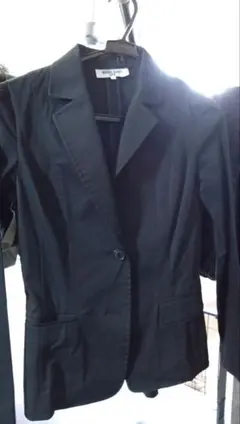 スーツ　上下　パンツスタイル　ナチュビ