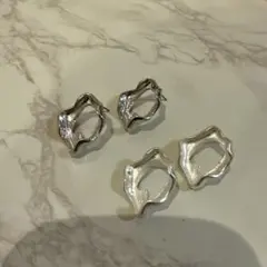 シルバーモダン波状ピアス