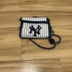 MLB New York Yankees 三つ折り財布 ストラップ付き