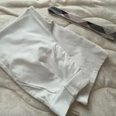 ホワイトスラックス　バーバリーベルト　Burberry ホワイト　デニム
