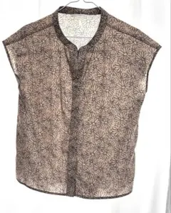 ⭕️美品 テチチテラス フレンチスリーブブラウス ベージュ系のサムネイル
