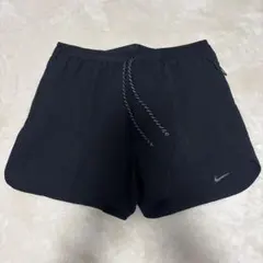NIKEのサムネイル