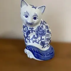 青と白の花柄 猫の置物