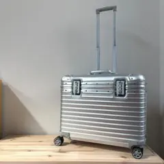 RIMOWA パイロット ブラック 値下不可 2025年最新】リモワ パイロット 黒の人気アイテム - メルカリ