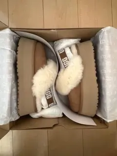 【 新品未使用品】UGG 厚底 ムートン W FUNKETTE 24cmのサムネイル