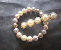 パールビーズブレスレットとヘアクリップ