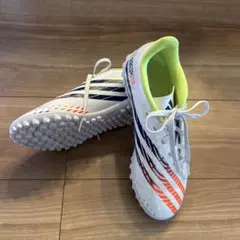 adidasジュニア用サッカートレーニングシューズ「プレデターエッジ.TF J」