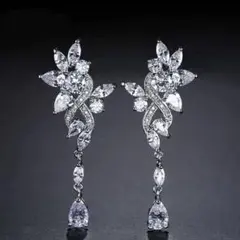 【新品】イヤリング　ロング　花　フラワー　ドロップ　雫　結婚式　ブライダル