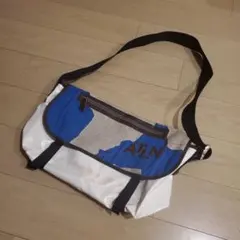 サザビーのメッセンジャーバッグのサムネイル
