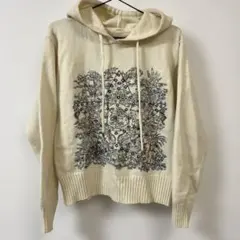 アイボリー 星形刺繍 フード付きニット