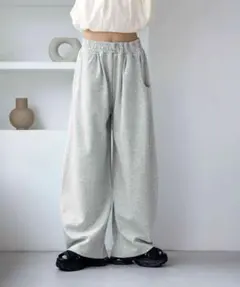 新品未使用タグ付ジーナシス❴接触冷感❵スウェットコクーンタックパンツ