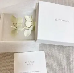 【ちー様用】emma フラワーピアス オフホワイト 美品
