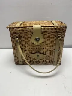 Item thumbnail for item cd7ba820-5d3d-435d-9d8e-d4c8d97e71fd