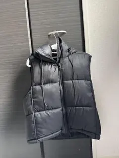 ZARA ブラック ダウンベスト フード付き