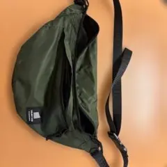 オリーブグリーン ボディバッグ