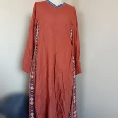 マライカ刺繍入りオレンジロングワンピース