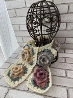 【ハンドメイド】モチーフ編み☆グラニースクエア☆マフラー☆薔薇☆(1123)
