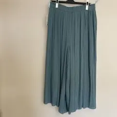新品タグ付き　春夏にピッタリ！！ユニクロシフォンプリーツスカートパンツグリーン系