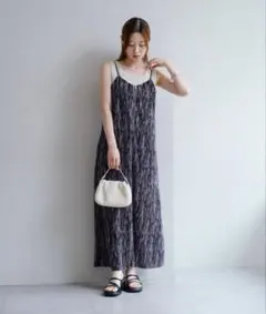 Kastane フロントジップ プリーツキャミワンピース