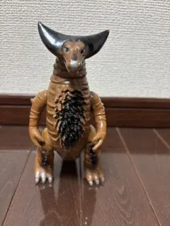 怪獣ソフビフィギュア　ゴモラ日本製　1983年製　ウルトラマンのサムネイル