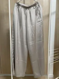 サテン ワイドパンツ