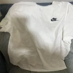 NIKE ホワイト Tシャツ ワンポイントロゴのサムネイル