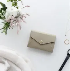 KURASHI & trips ベージュ 三つ折り財布