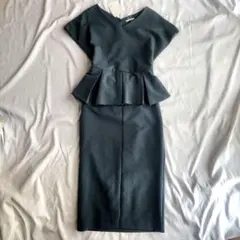新品未使用　Emma Taylor ペプラムドレス ノースリーブ オリーブ 38のサムネイル