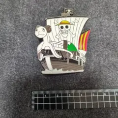 ワンピース　メリー号　ピンズ　ピンバッジ　麦わら　ルフィ