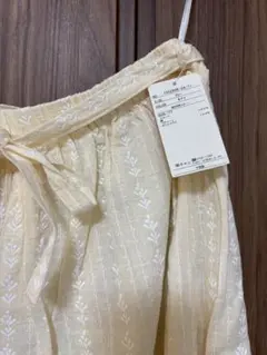 sm2サマンサモスモス 発泡花柄スカート　キナリ 新品タグ付き