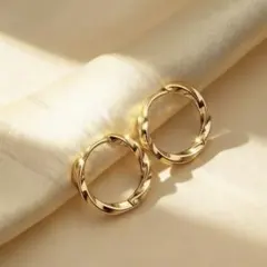 ツイスト ゴールドフープピアス サージカルステンレス 金アレ対応 上品