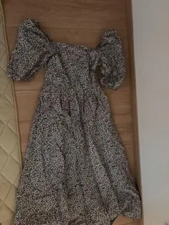 Ｈ&M フラワープリント 半袖ワンピース パフスリーブ　オフショルにも