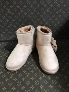 人気商品、新品未使用、タグ付き、moz ムートンブーツ 、ピンク、Sサイズ