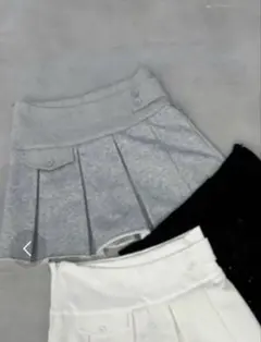 新品♡SHAGGIE ラメスウェットプリーツミニスカートのサムネイル