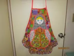 ロシア製　マトリョーシカ刺繡入り　エプロン