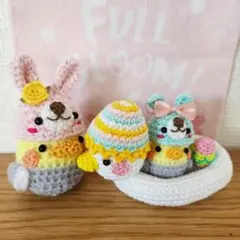 あみぐるみ うさぎの帽子をかぶったオカメインコとアヒルボート