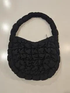 COS ブラック キルティング ハンドバッグ