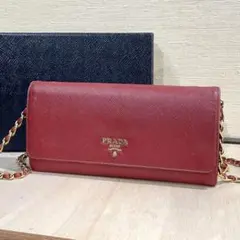 PRADA エピレザー レッドショルダーウォレット - メルカリ