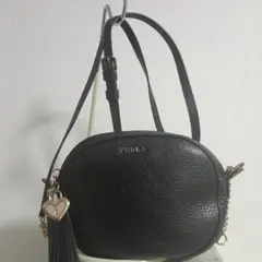 ✨FURLA✨ミニショルダーバッグ　カラモデル　ハートチャーム　黒　フルラ　シボのサムネイル