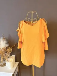 フリル付き 肩見せトップス