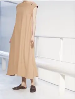 モラビト ワンピース キャラメルカラー M 上品 ストレート シルエット