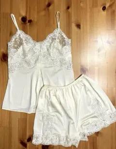 【ワコール】　キャミソール&フレアパンツ　クリームイエロー