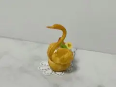 〘a〙スワンシュー(フルーツ乗せ) ミニチュアスイーツ